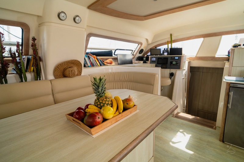 Salon with fresh fruit